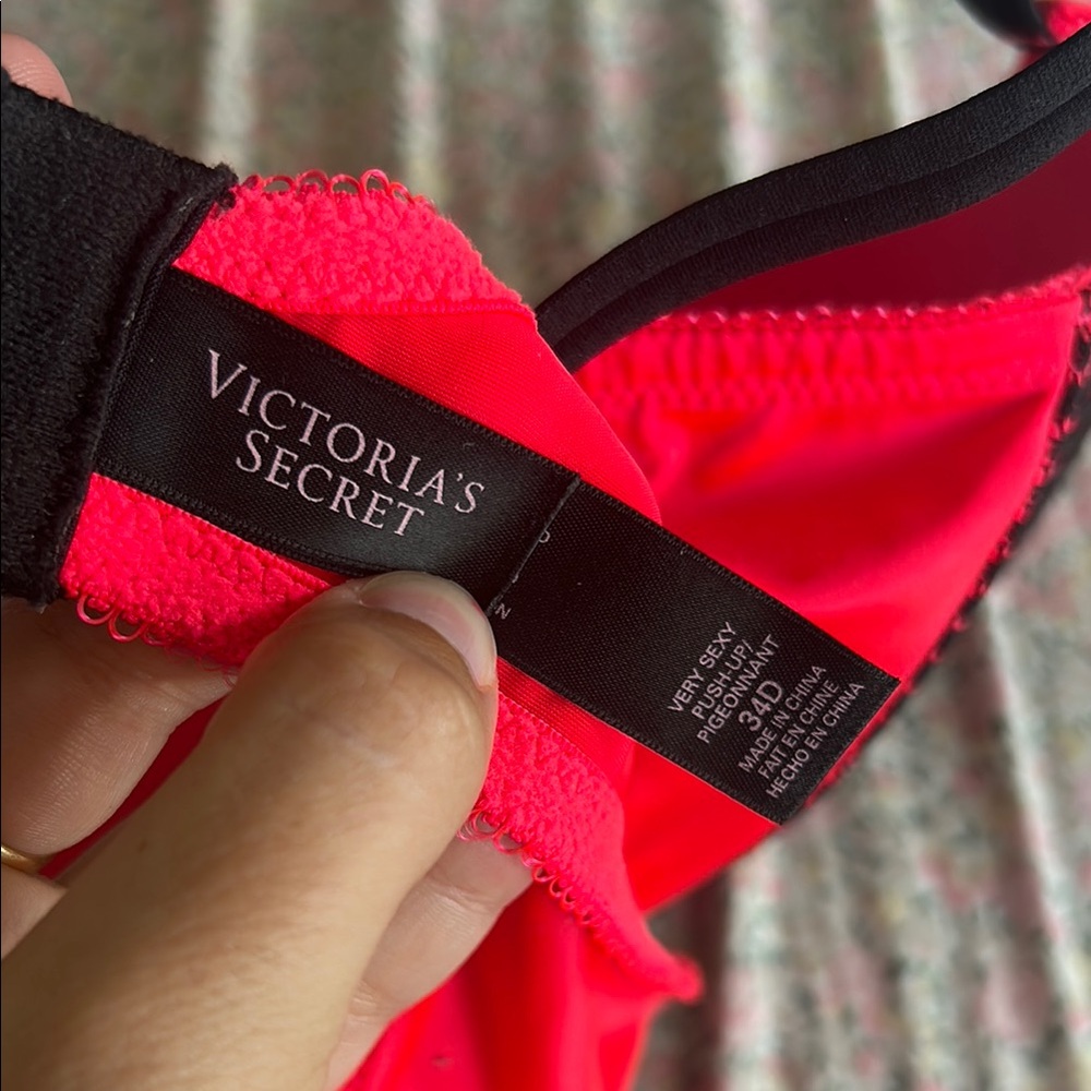 Victoria's Secret Red and Black Push-Up Bra - Picture 2 of 3